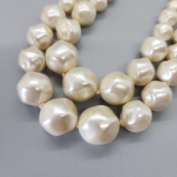VTG Chunky Pearl Tone Double Strand Necklace Graduated Beads Hand Strung Japan - Picture 5 of 10